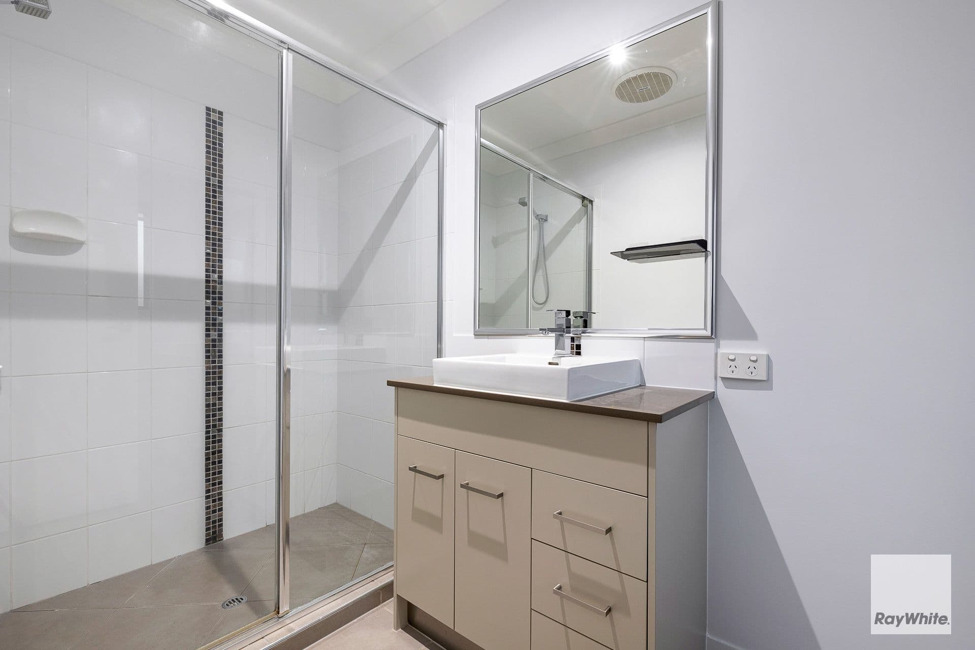 16 Daly Place, Redland Bay QLD 4165, Redland Bay - Thumbnail 5