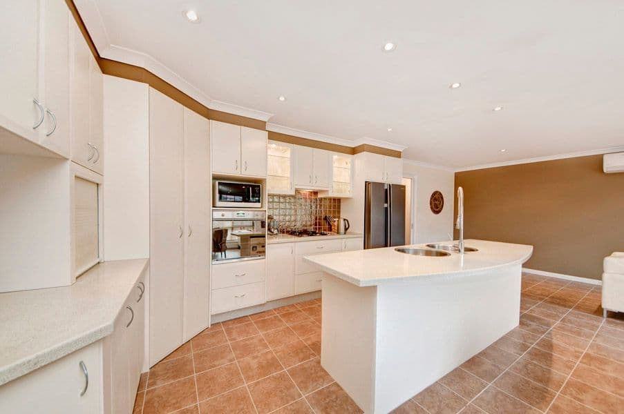 121 Halloran Drive, JERRABOMBERRA NSW 2619, Jerrabomberra - Thumbnail 6