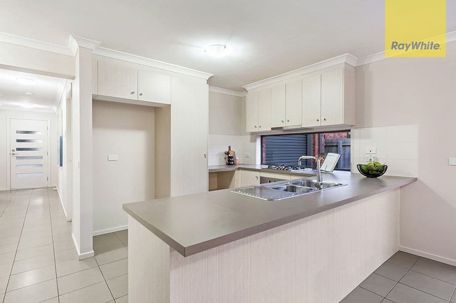 115 Golf View Drive, Craigieburn VIC 3064, Craigieburn - Thumbnail 2