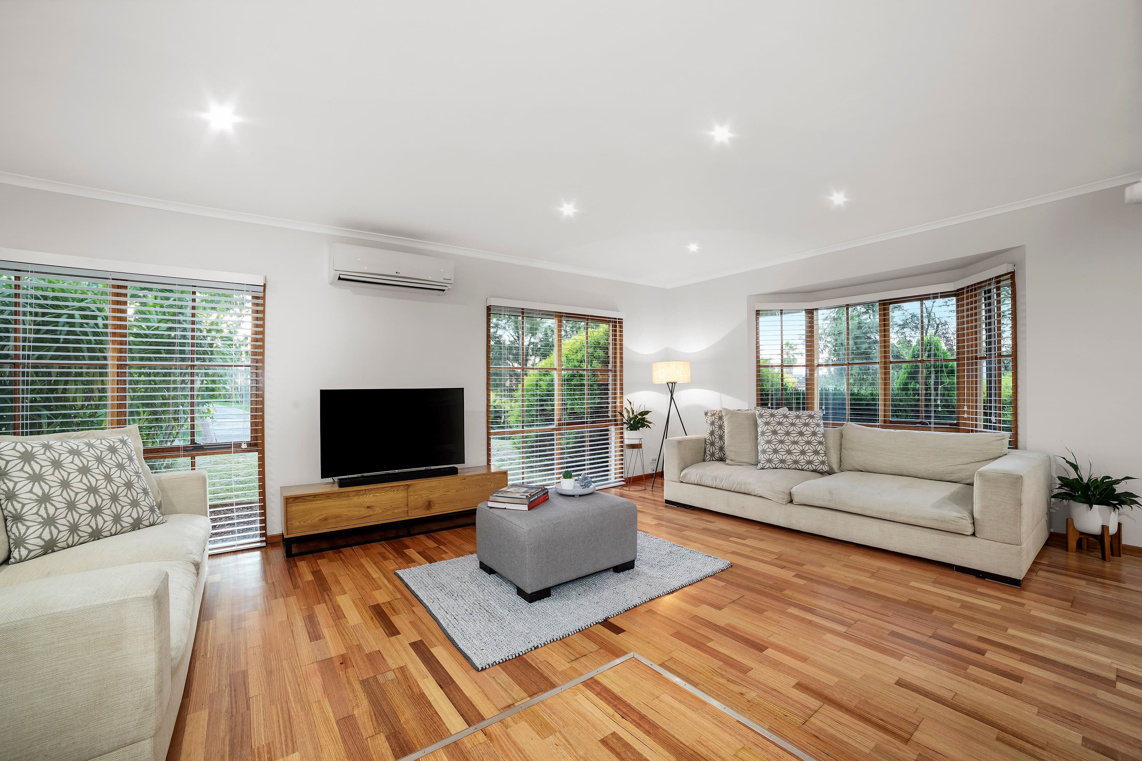 98 Wallace Road, Wantirna South VIC 3152, Wantirna South - Thumbnail 2