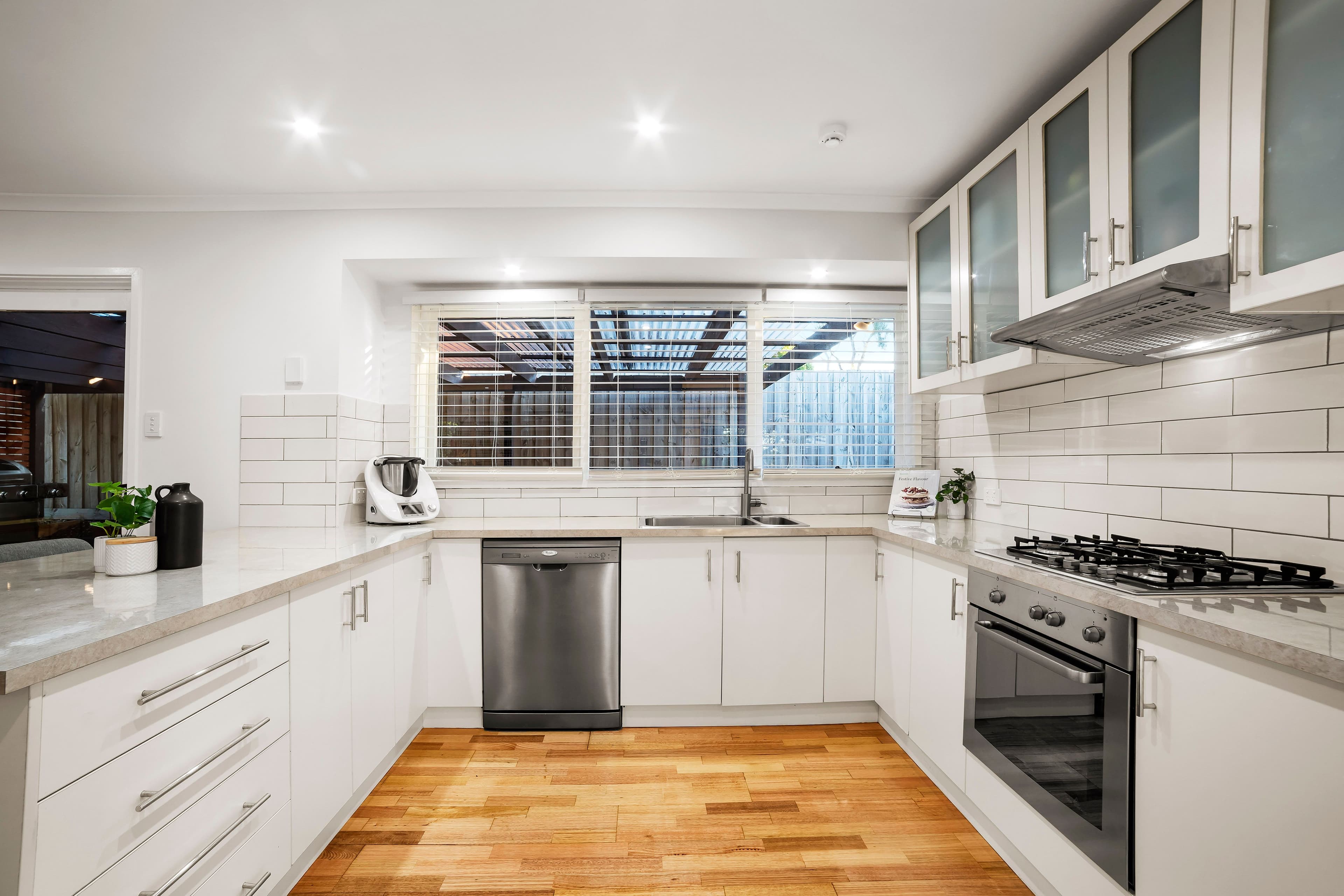 98 Wallace Road, Wantirna South VIC 3152, Wantirna South - Thumbnail 3