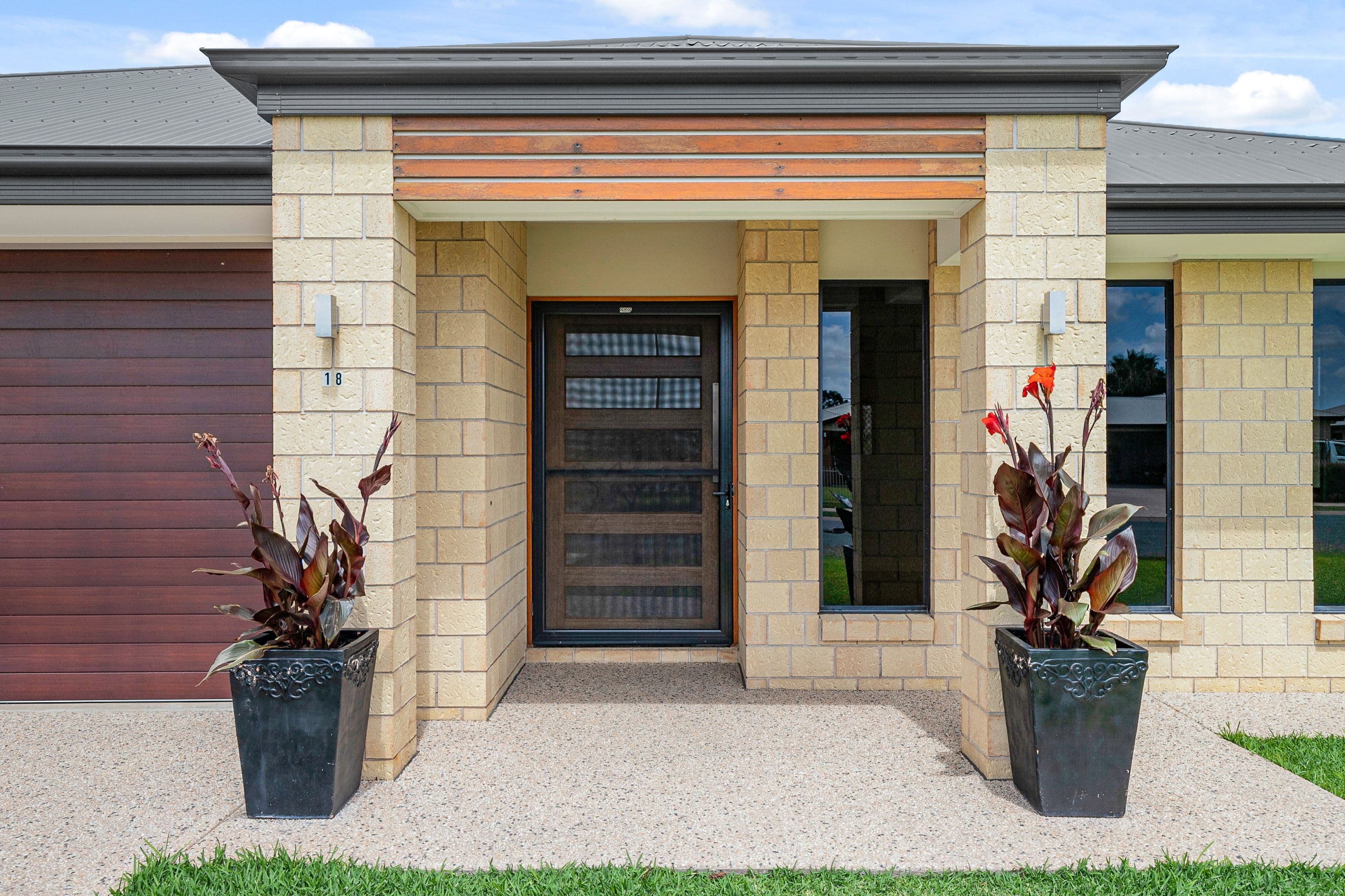18 Wright Street, Emerald QLD 4720, Emerald - Thumbnail 2