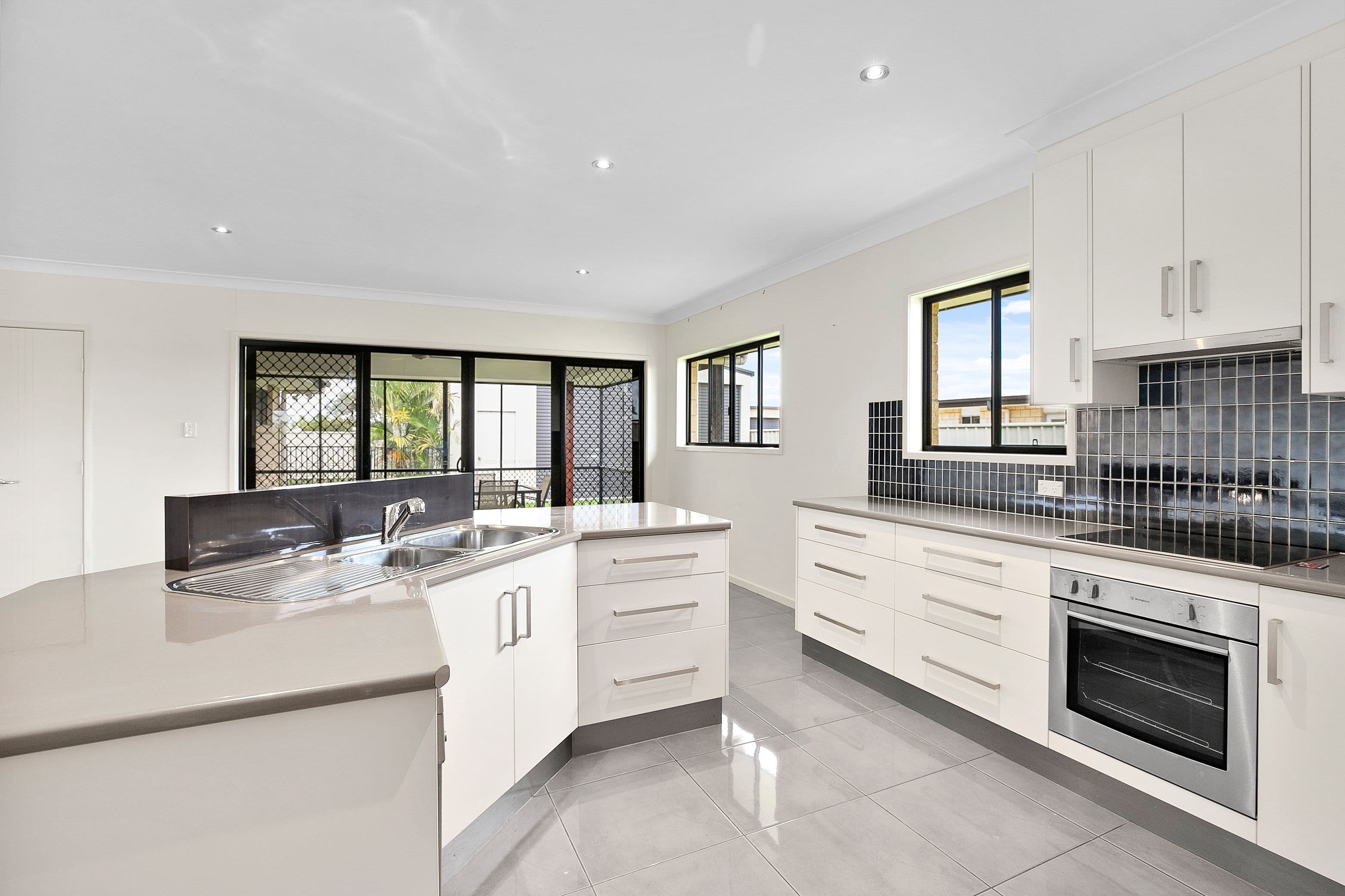 18 Wright Street, Emerald QLD 4720, Emerald - Thumbnail 6