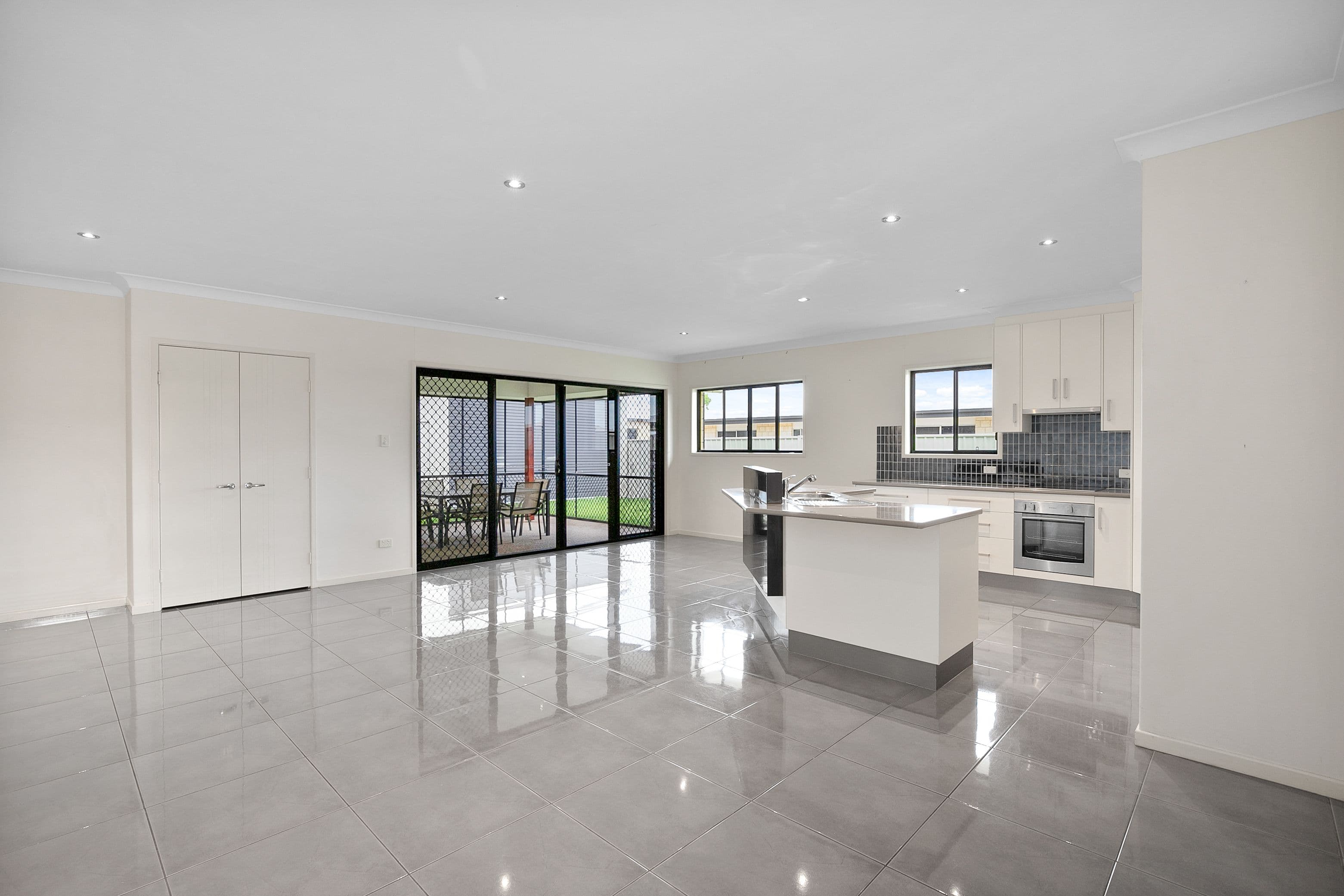 18 Wright Street, Emerald QLD 4720, Emerald - Thumbnail 8