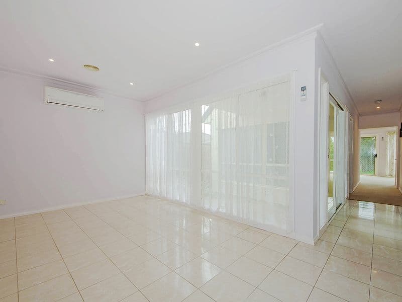 17 Retford Close, WERRIBEE VIC 3030, Werribee - Thumbnail 4