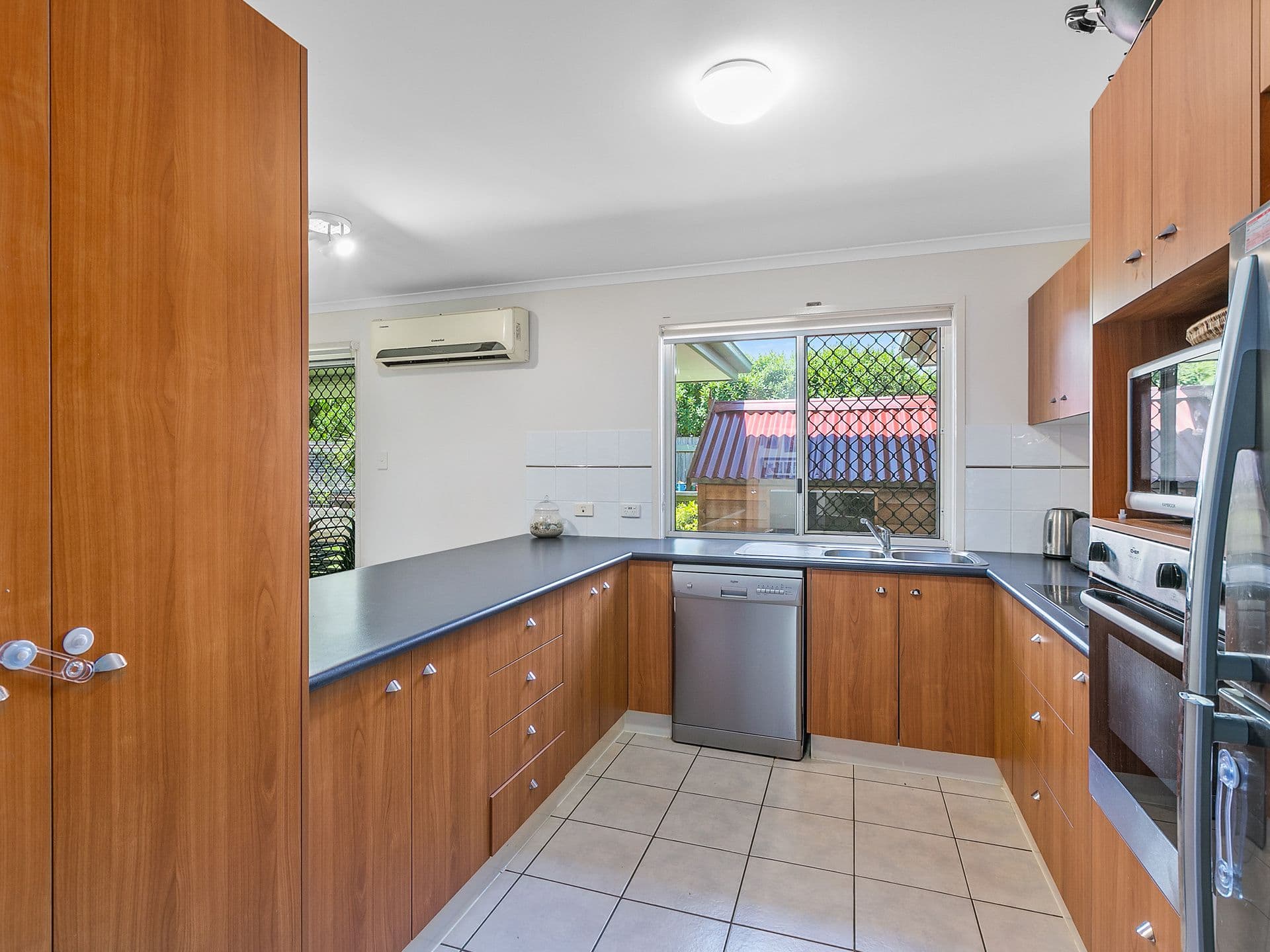 8 Zahner Place, Manly West QLD 4179, Manly West - Thumbnail 3