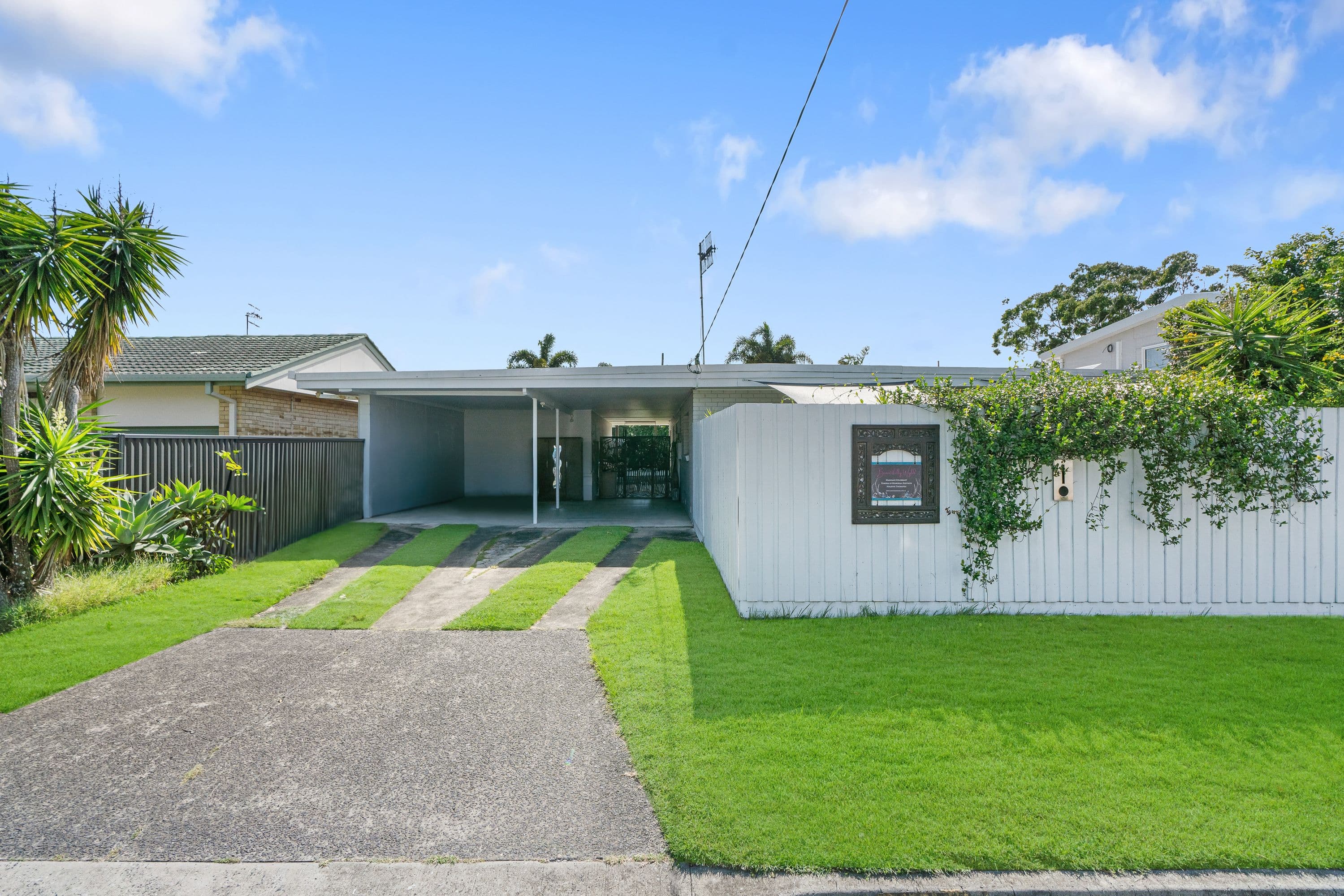 9 Flores Avenue, Palm Beach QLD 4221, Palm Beach - Thumbnail 2