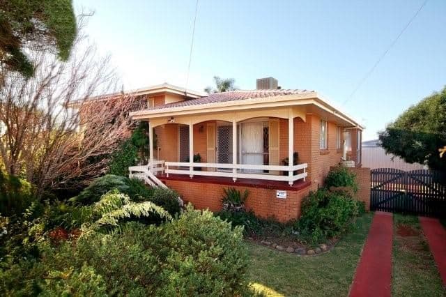 77 Ward Street, Southport, QLD, 4215, Southport - Thumbnail 2
