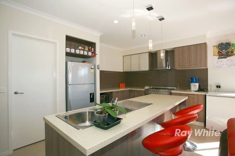 90 Clarendon Drive, KEYSBOROUGH VIC 3173, Keysborough - Thumbnail 2