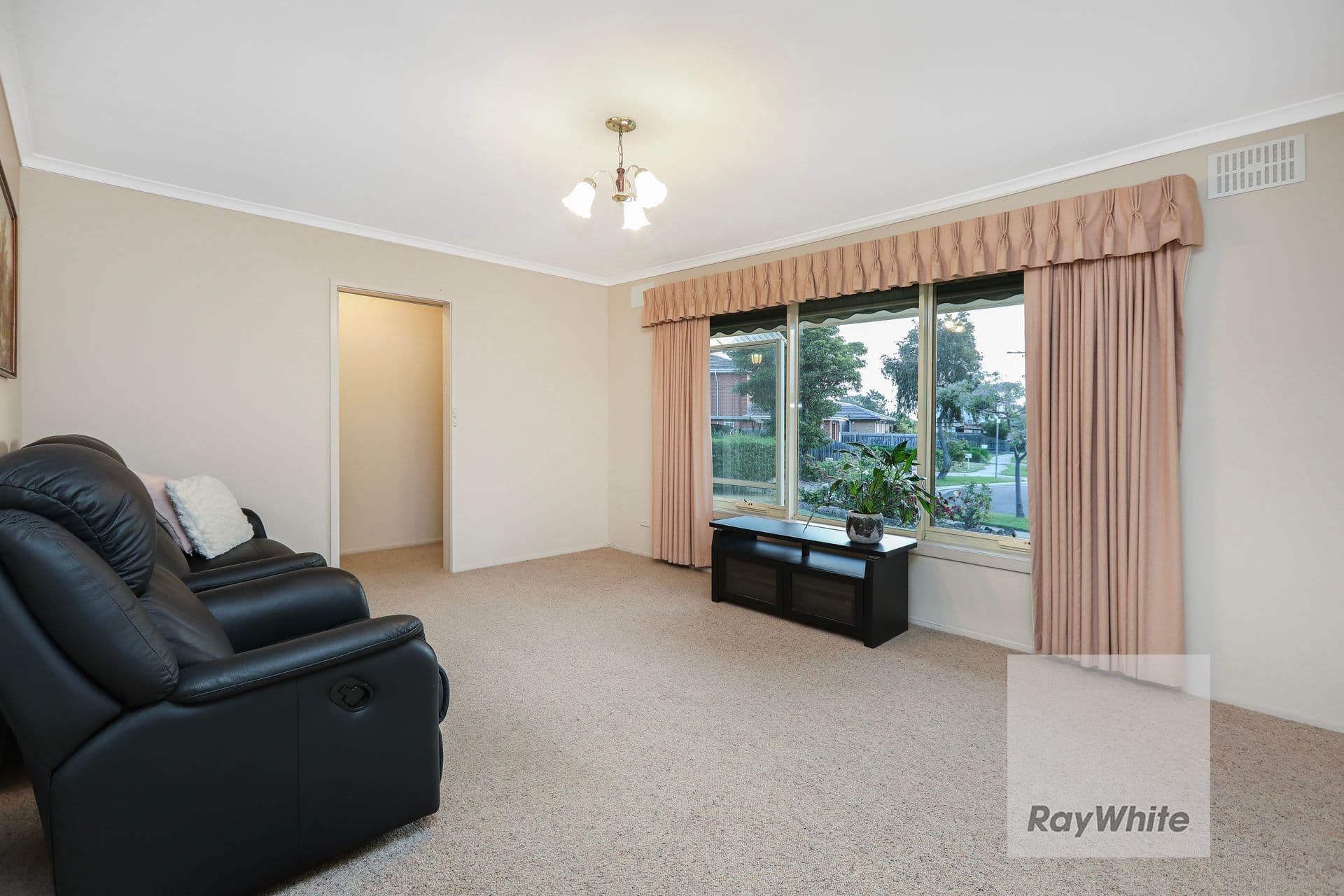 10 Elvin Close, Gladstone Park VIC 3043, Gladstone Park - Thumbnail 4