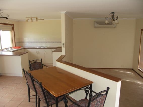 36 Seaview Avenue, WIRRINA COVE SA 5204, Wirrina Cove - Thumbnail 3