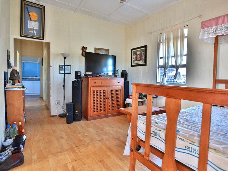 20 Barton Street, SANDGATE QLD 4017, Sandgate - Thumbnail 4
