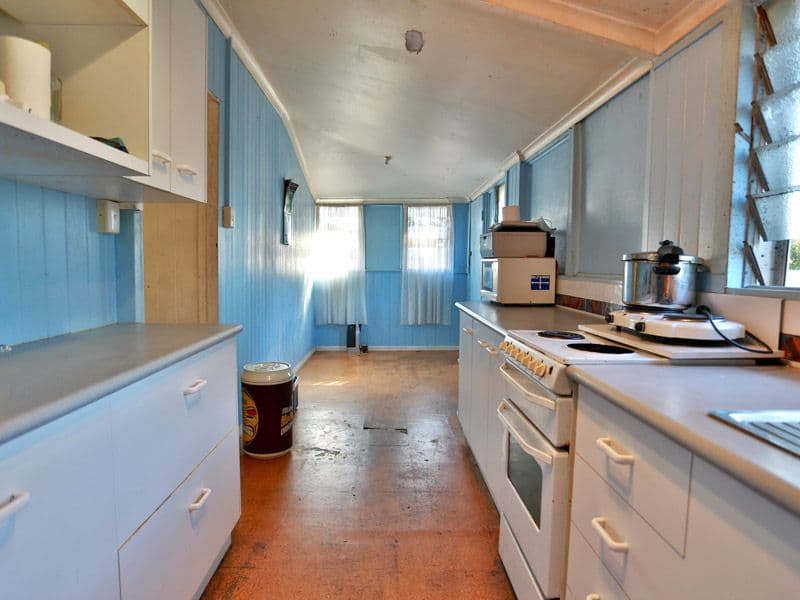 20 Barton Street, SANDGATE QLD 4017, Sandgate - Thumbnail 6