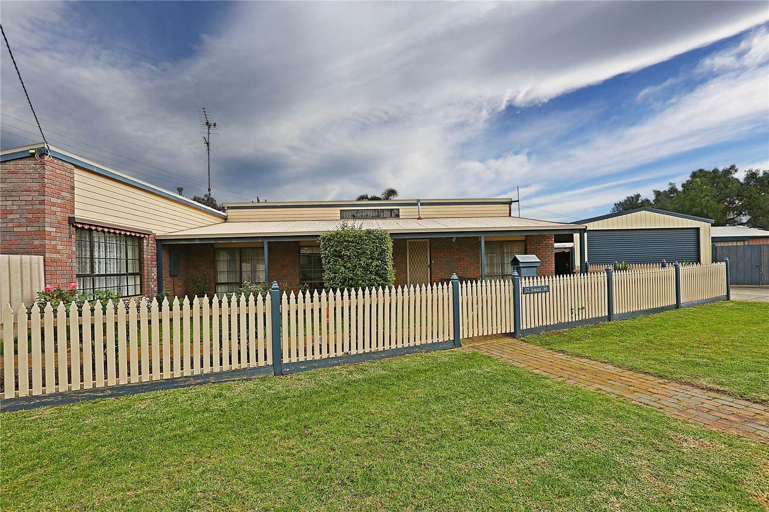17 Swan Street, LARA VIC 3212, Lara - Image 1