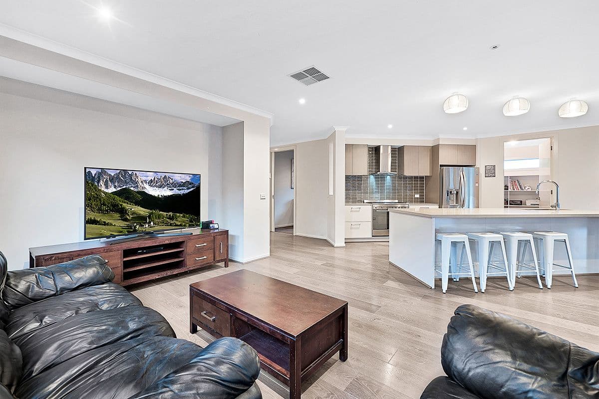9 Native Retreat, Cranbourne East VIC 3977, Cranbourne East - Thumbnail 3