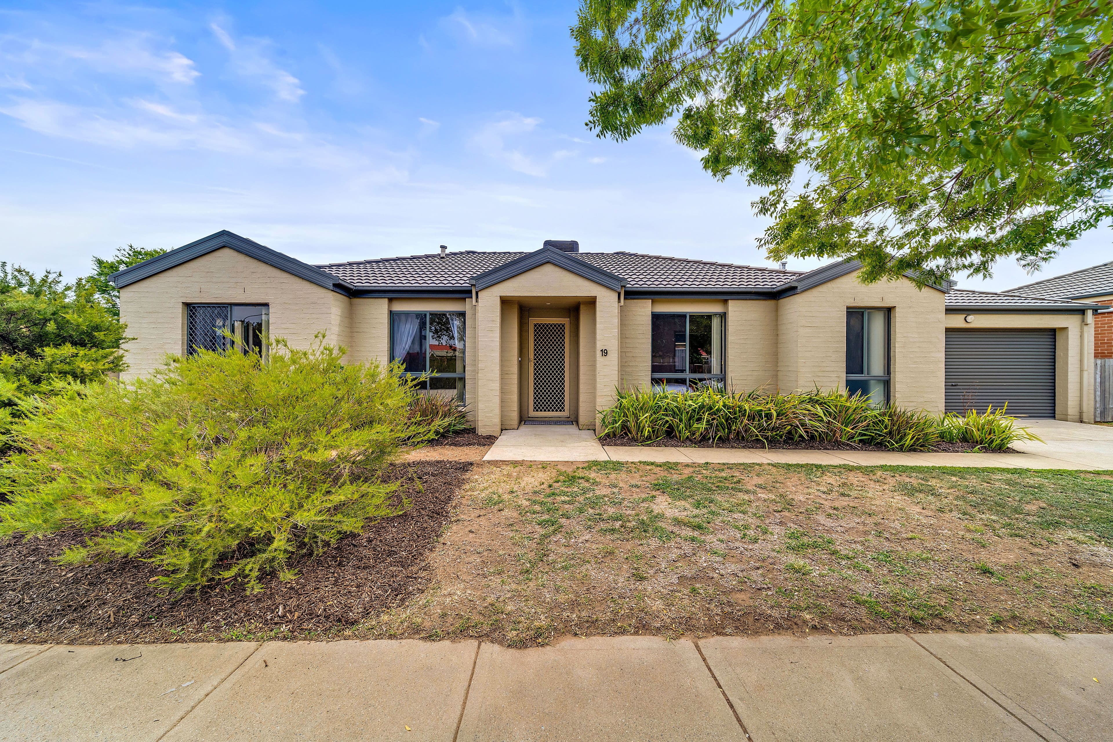 19 Hanrahan Crescent, Dunlop ACT 2615, Dunlop - Image 1