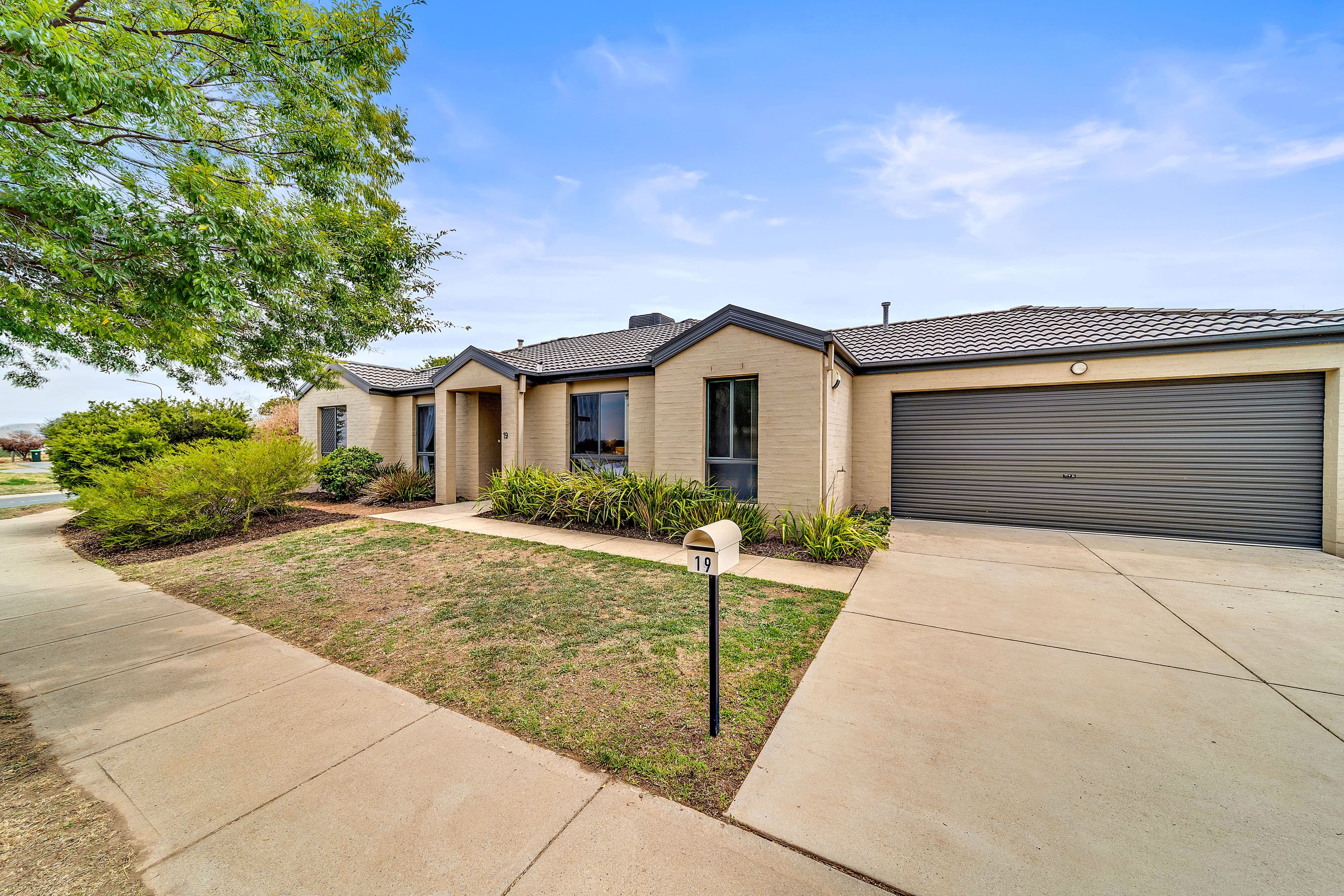 19 Hanrahan Crescent, Dunlop ACT 2615, Dunlop - Thumbnail 2