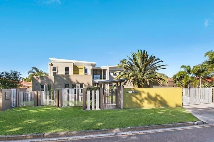 6 La Spezia Court, Isle Of Capri QLD 4217, Isle Of Capri - Image 1