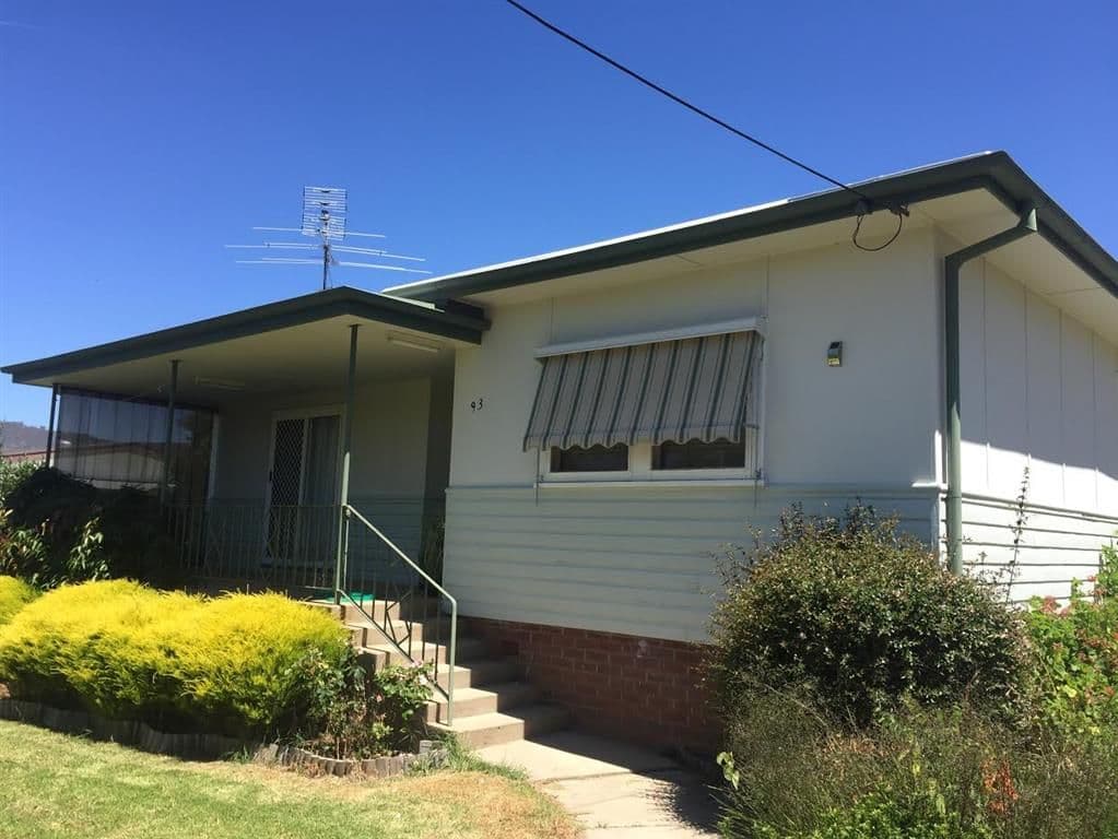 93 Lockhart Street, Adelong - Thumbnail 2
