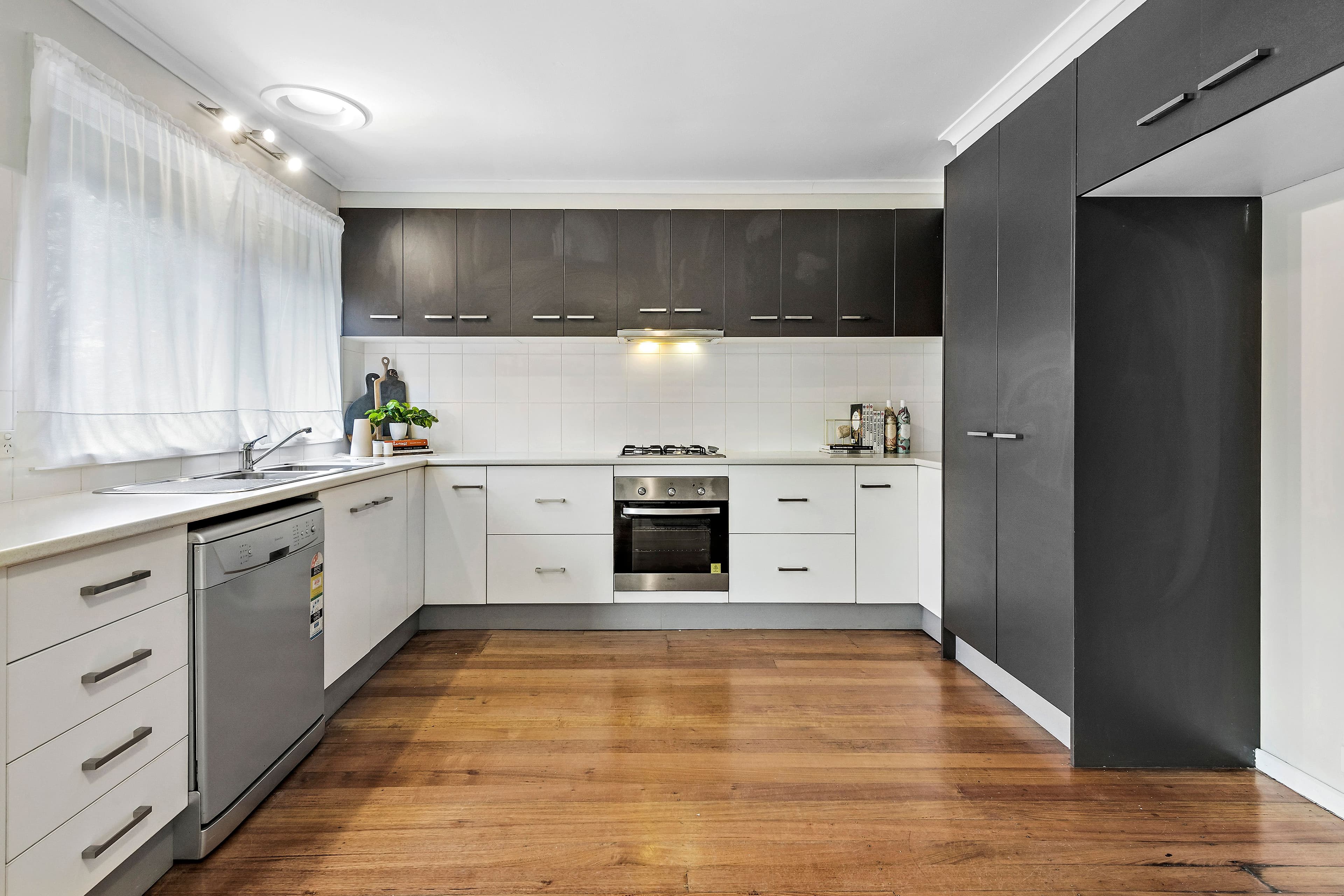 10 Pine Hill Drive, Frankston VIC 3199, Frankston - Thumbnail 5