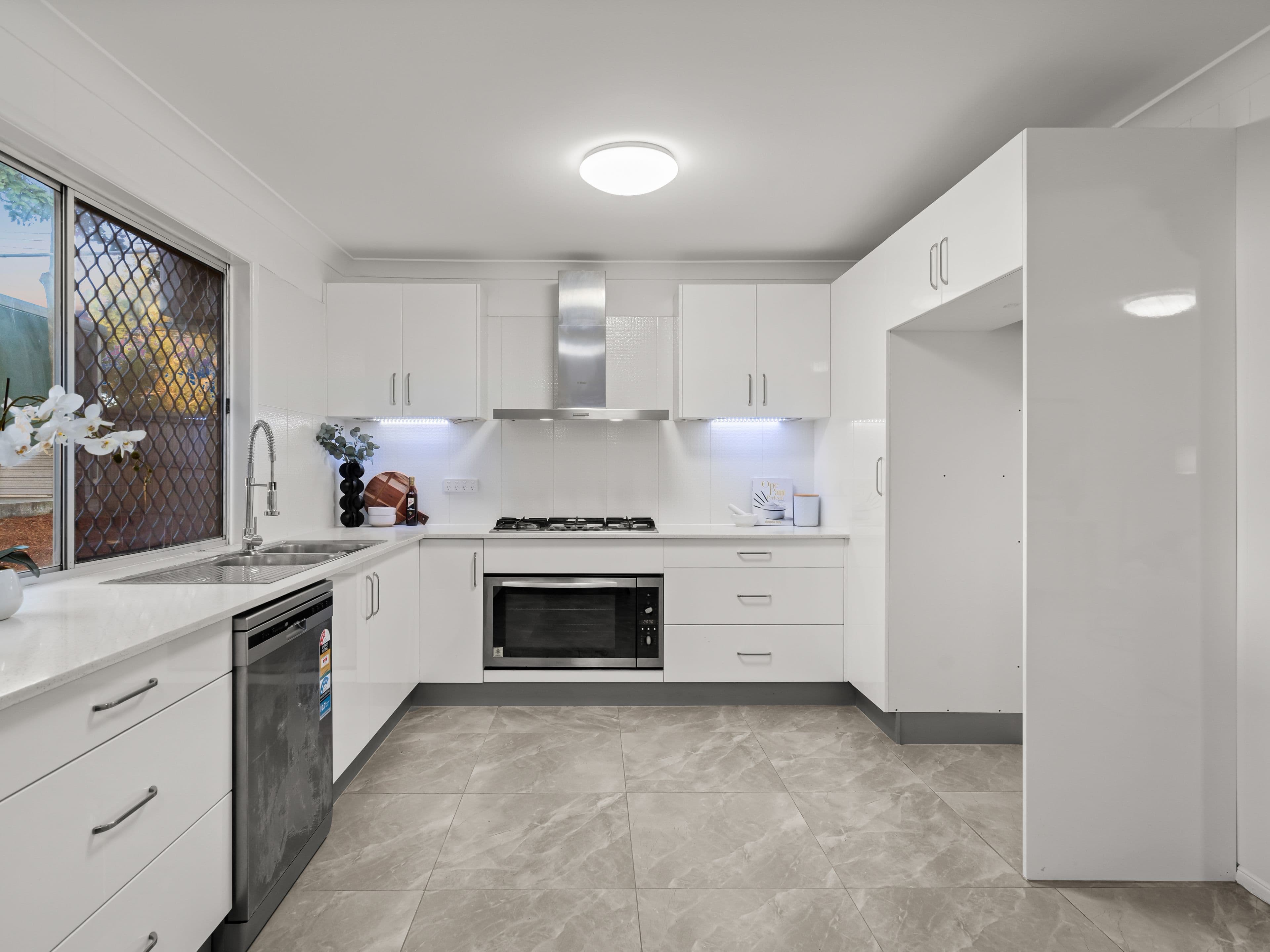 22 Woodview Street, Browns Plains QLD 4118, Browns Plains - Thumbnail 6