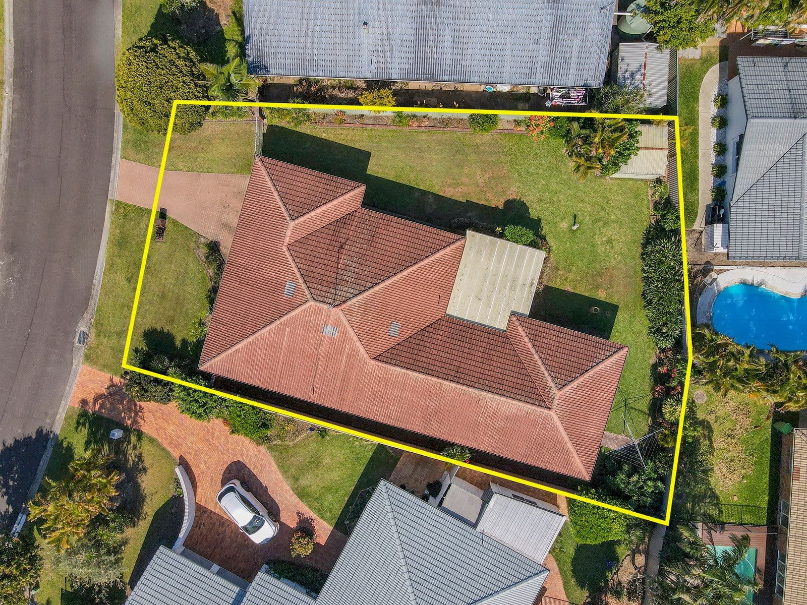 12 Long Island Court, Mermaid Waters QLD 4218, Mermaid Waters - Thumbnail 4