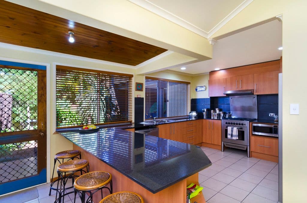 17 Crest Drive, CURRUMBIN QLD 4223, Currumbin - Thumbnail 3