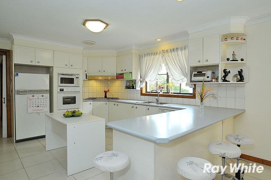 11 Miriam Close, WANTIRNA SOUTH VIC 3152, Wantirna South - Thumbnail 2