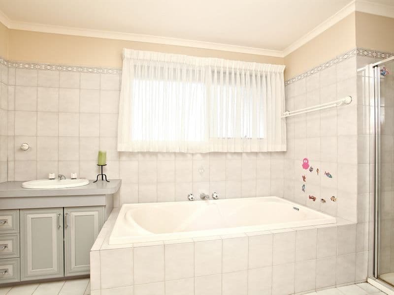 28 Charlotte Road, MILL PARK VIC 3082, Mill Park - Thumbnail 4