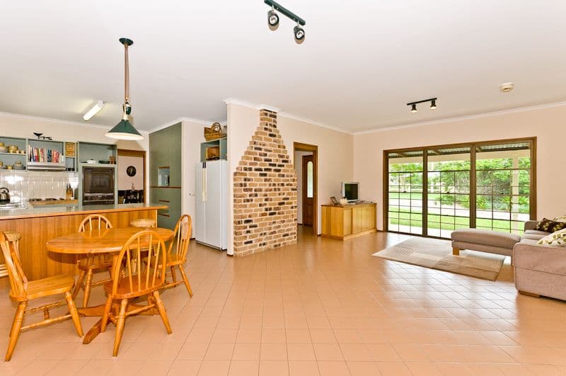 3 Arnan Court, SAMFORD VALLEY QLD 4520, Samford Valley - Thumbnail 4