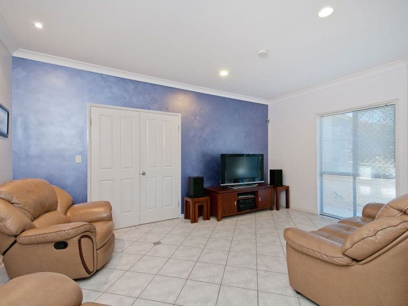 19 Edinburgh Close, UPPER KEDRON QLD 4055, Upper Kedron - Thumbnail 2