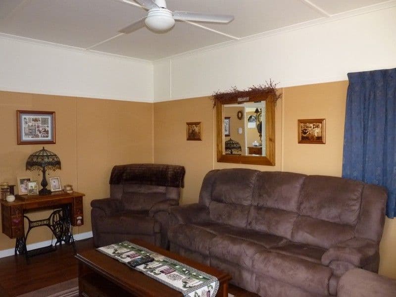6  James Street, OAKEY QLD 4401, Oakey - Thumbnail 3