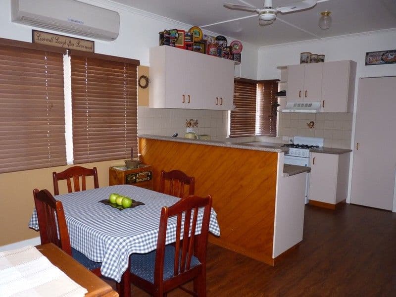 6  James Street, OAKEY QLD 4401, Oakey - Thumbnail 6