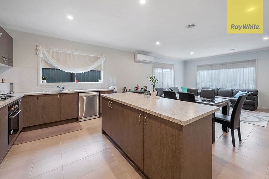 17 Pinnacle Drive, Craigieburn VIC 3064, Craigieburn - Thumbnail 3