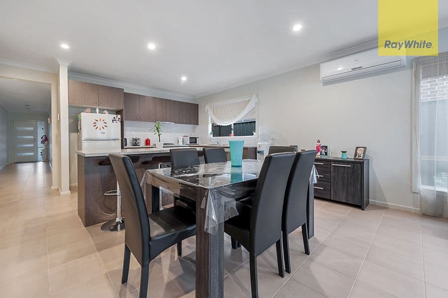 17 Pinnacle Drive, Craigieburn VIC 3064, Craigieburn - Thumbnail 4
