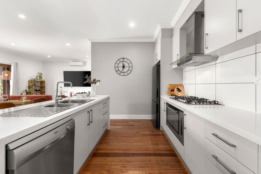 13 Princess Street, South Morang VIC 3752, South Morang - Thumbnail 2