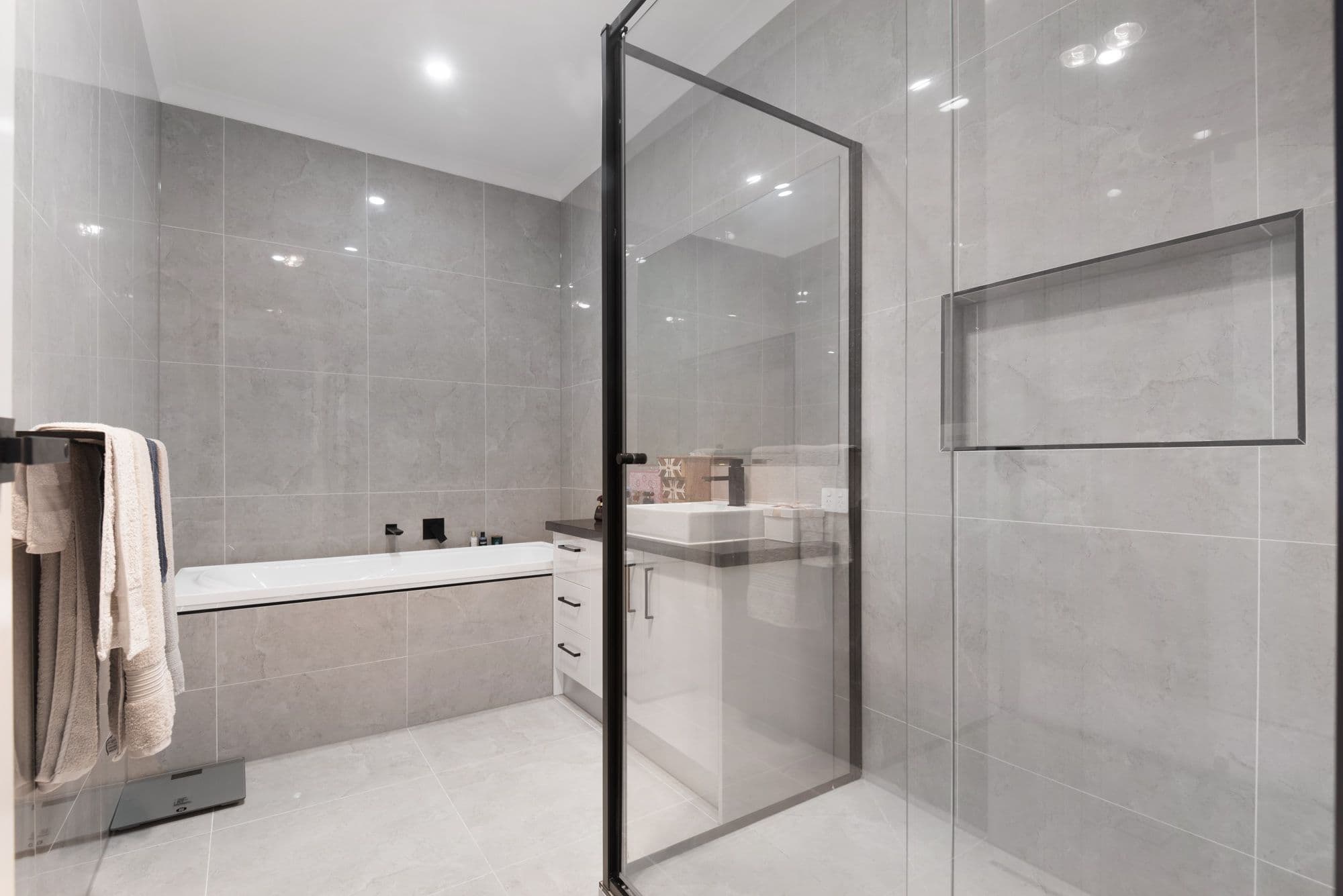 49 Makedonia Street, Tarneit VIC 3029, Tarneit - Thumbnail 2
