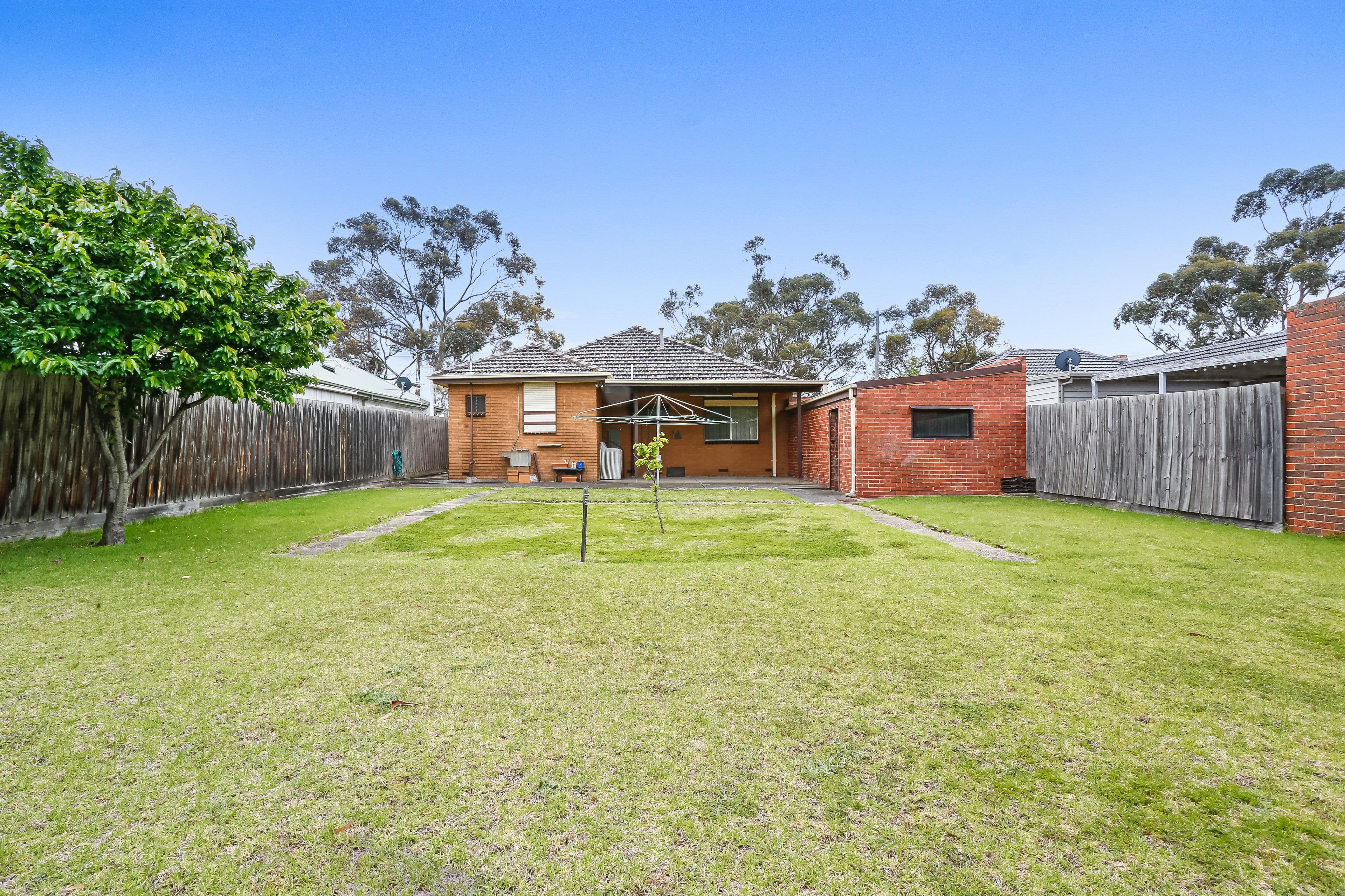 19 First Avenue, Strathmore VIC 3041, Strathmore - Thumbnail 2