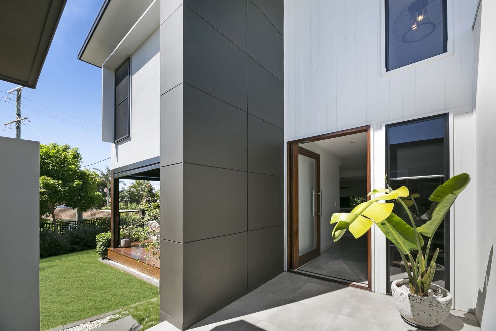25 Waratah Avenue, Biggera Waters QLD 4216, Biggera Waters - Thumbnail 2