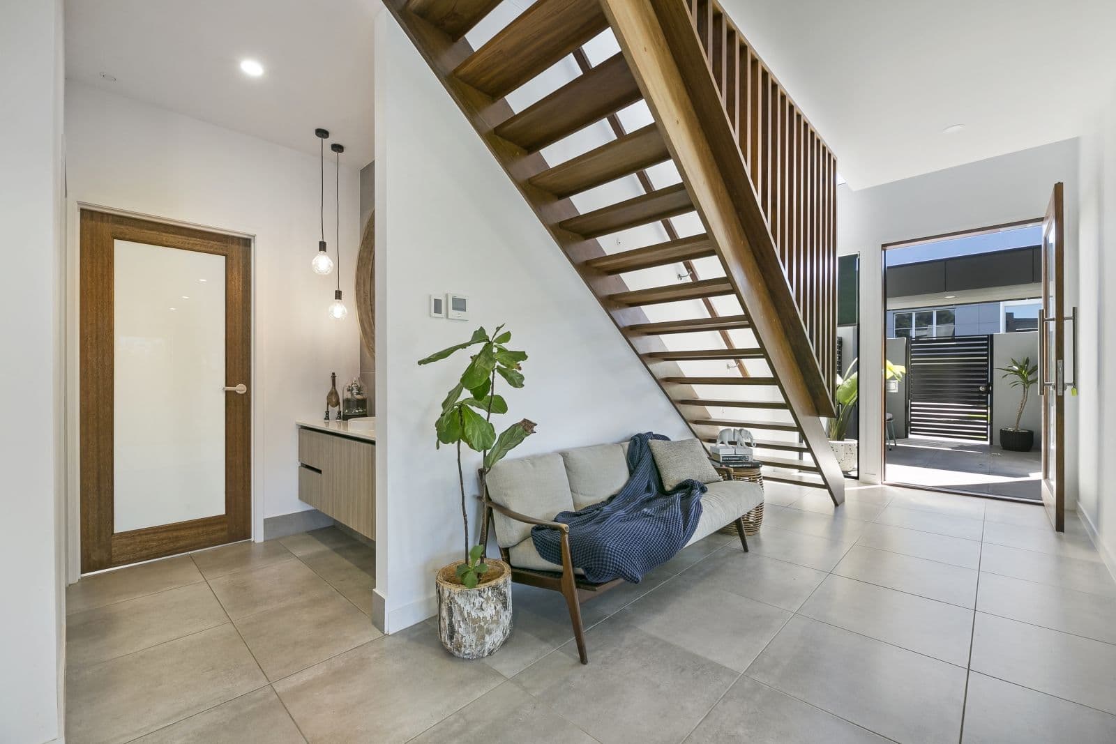 25 Waratah Avenue, Biggera Waters QLD 4216, Biggera Waters - Thumbnail 3