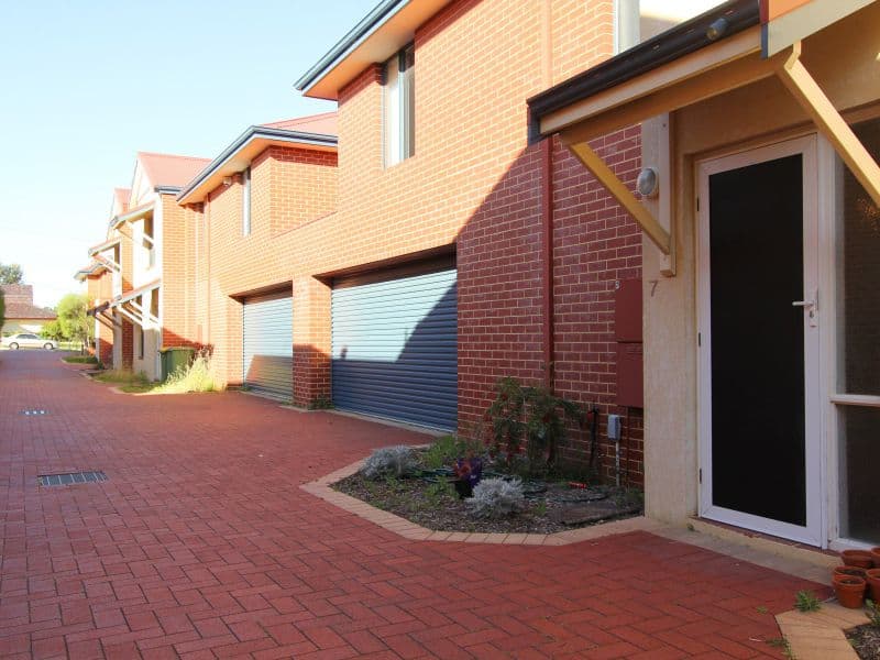 8 Hillcrest Road, KEWDALE WA 6105, Kewdale - Image 1