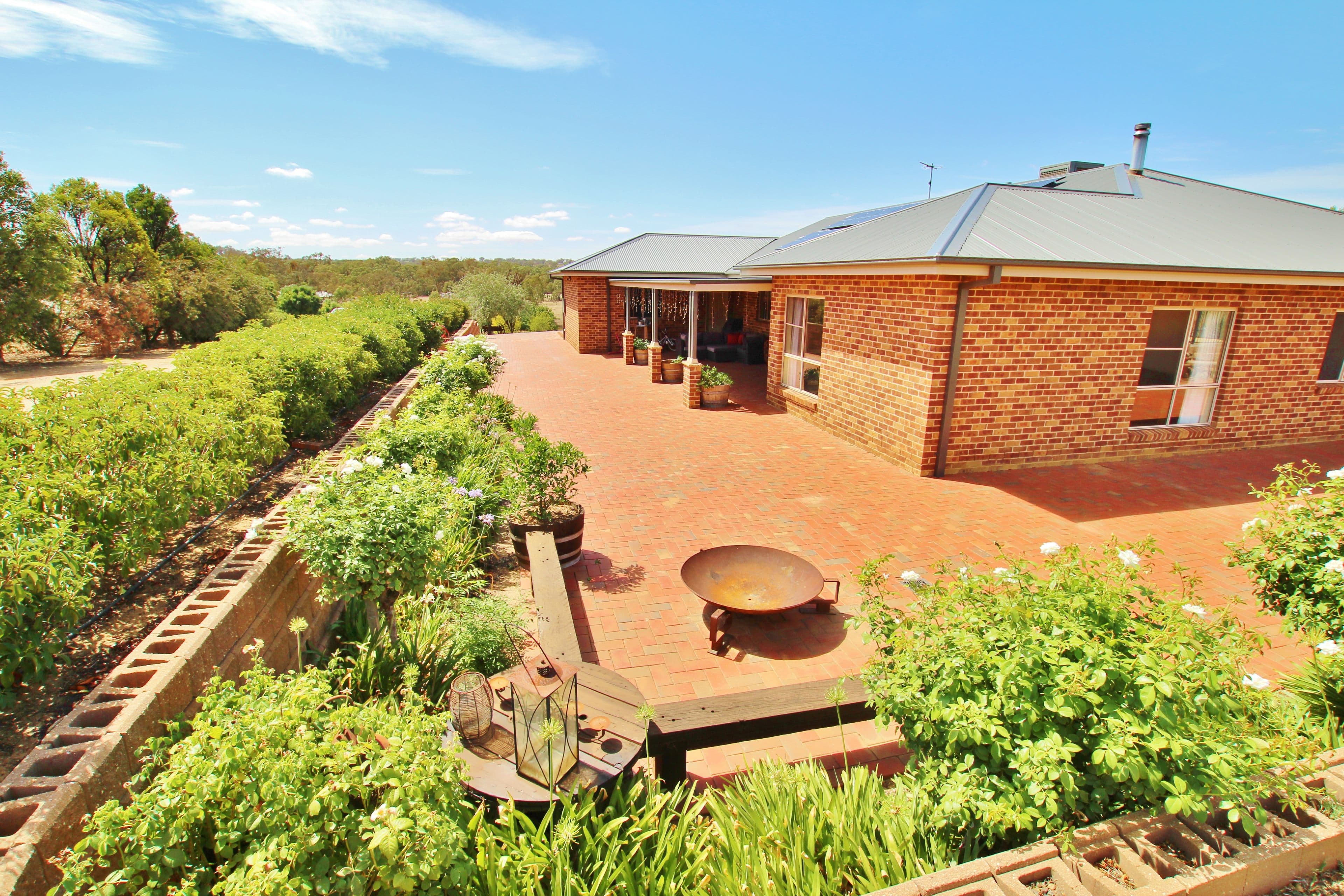 10 Forsythe Avenue, Young NSW 2594, Young - Thumbnail 2