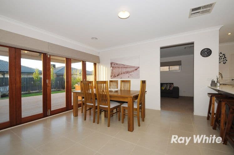 16 Hermes Avenue, CRANBOURNE WEST VIC 3977, Cranbourne West - Thumbnail 3