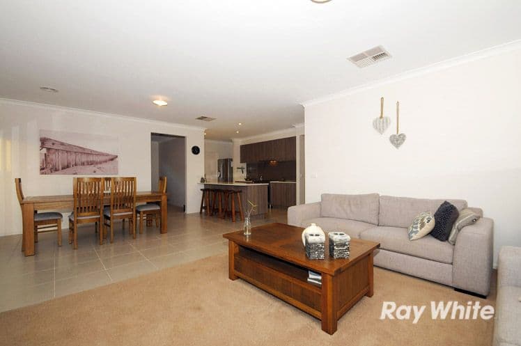 16 Hermes Avenue, CRANBOURNE WEST VIC 3977, Cranbourne West - Thumbnail 4