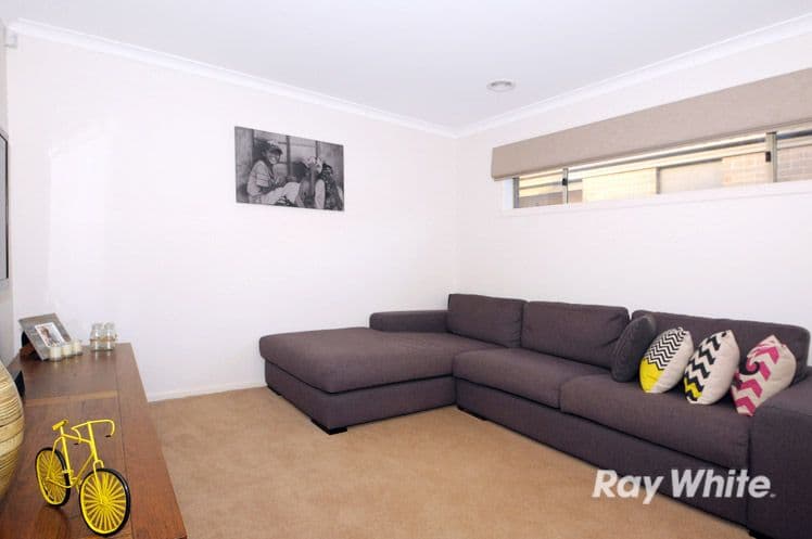 16 Hermes Avenue, CRANBOURNE WEST VIC 3977, Cranbourne West - Thumbnail 6