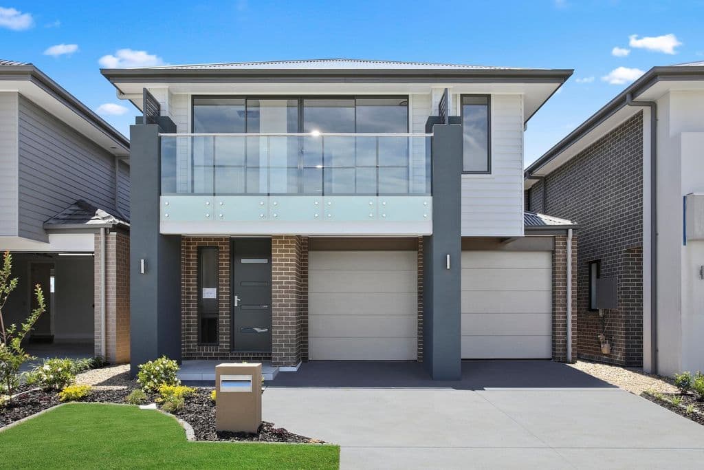 33 Vanderfield Crescent, Oran Park - Image 1