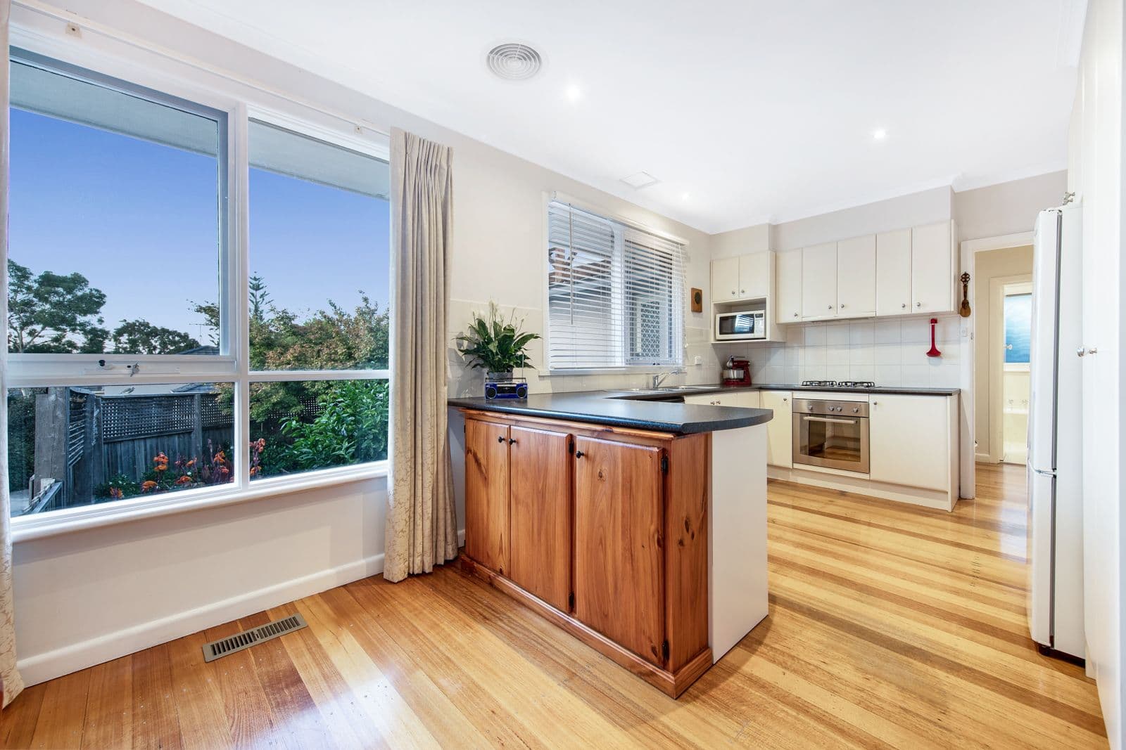 39 Orient Avenue, Mitcham VIC 3132, Mitcham - Thumbnail 4