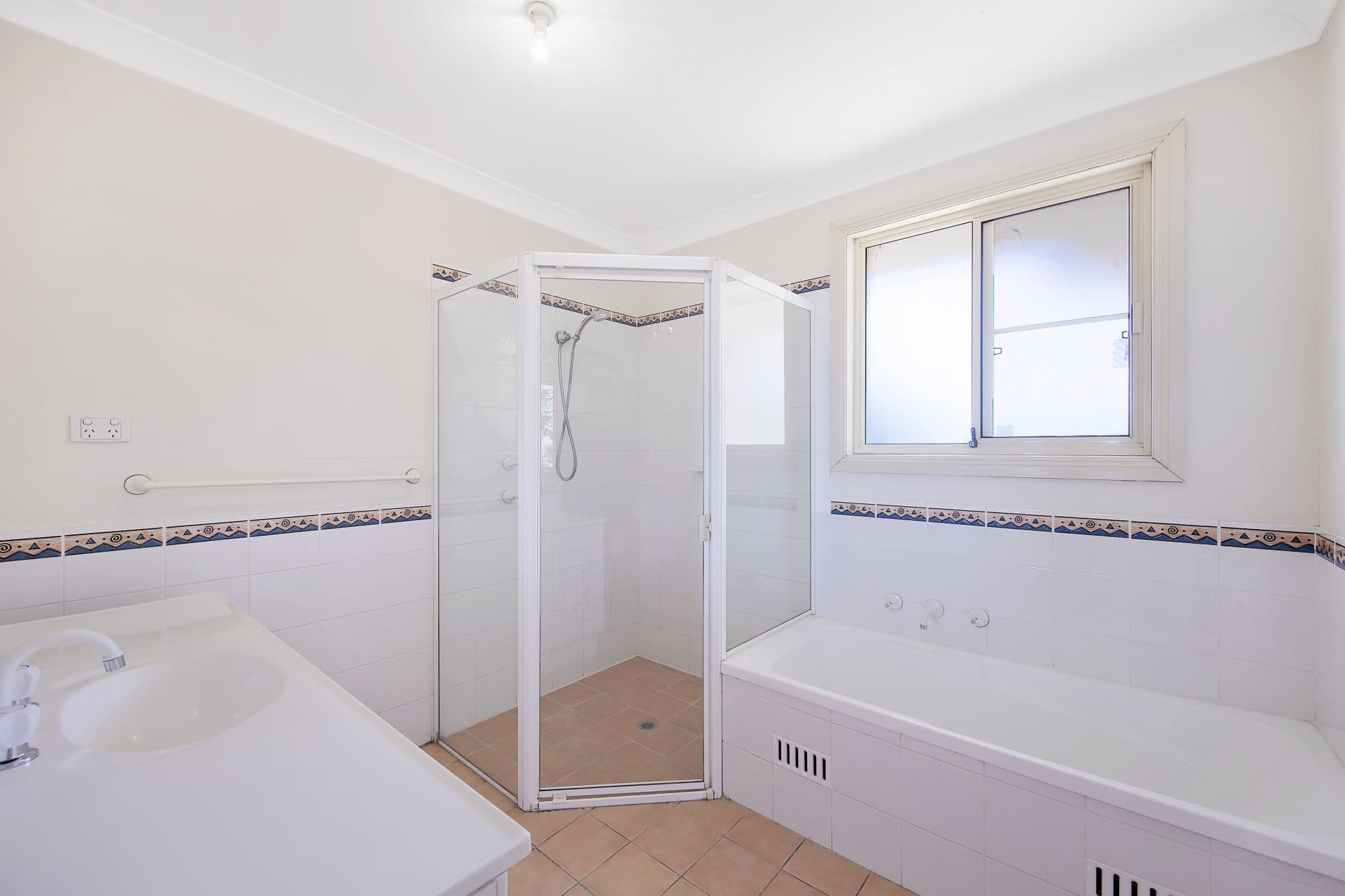 8 Madison Place, Berkeley Vale NSW 2261, Berkeley Vale - Thumbnail 4