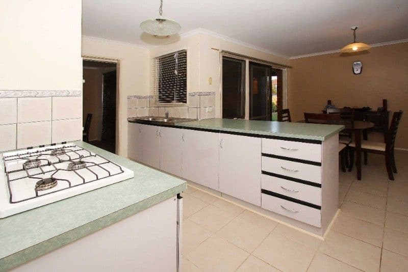 23 Jacaranda Drive, MILL PARK VIC 3082, Mill Park - Thumbnail 3