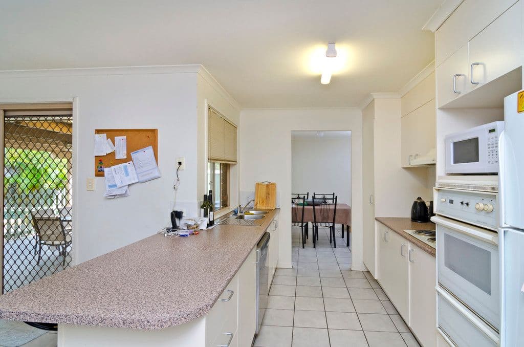 26 Rees Court, ELANORA QLD 4221, Elanora - Thumbnail 5
